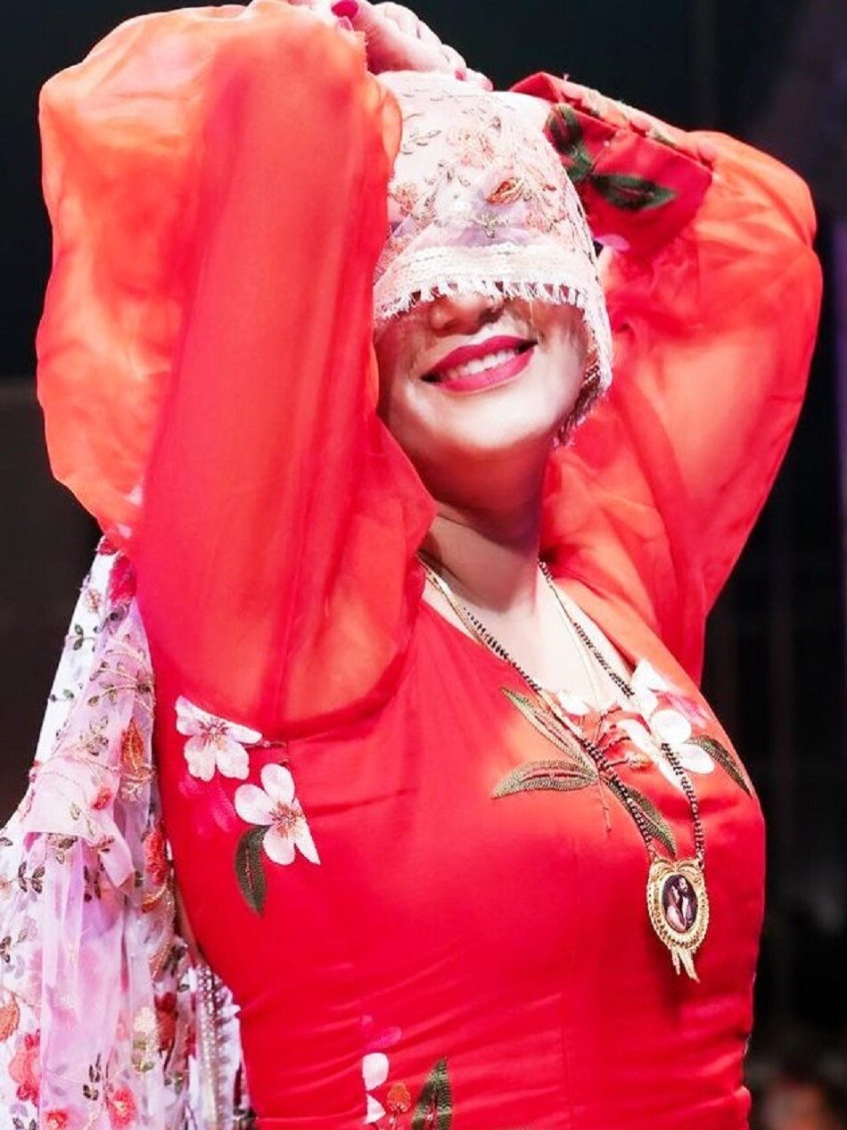 घूंघट ओढ़ सपना ने स्टेज पर किया बवाल डांस