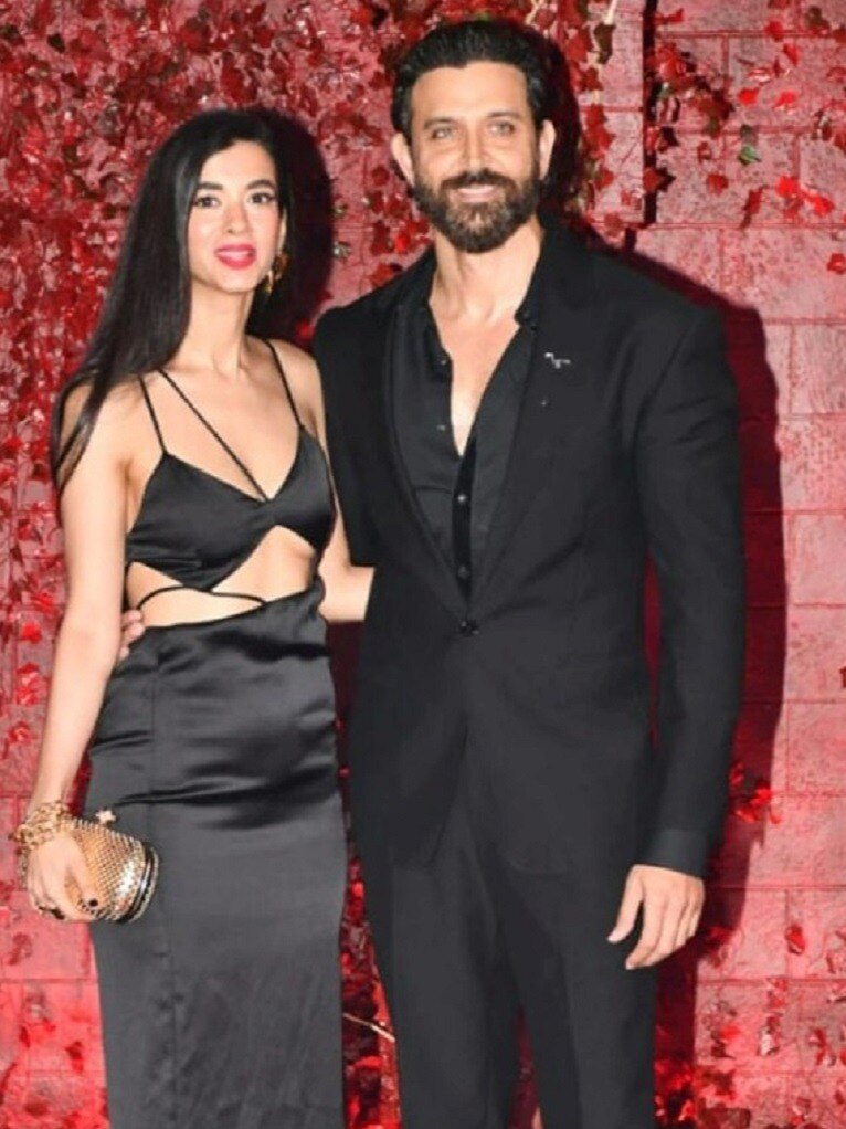 रोमांटिक अंदाज में करण की पार्टी में पहुंचे ऋतिक-सबा 