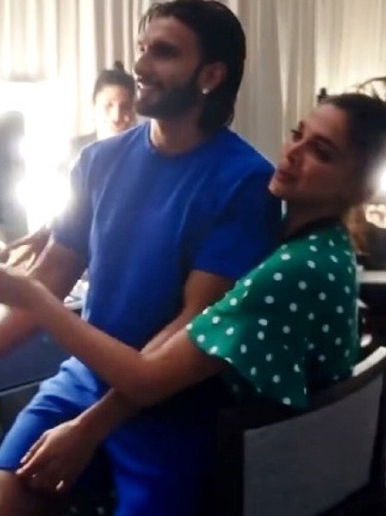 जब दीपिका पादुकोण की गोद में बैठ गए रणवीर सिंह!