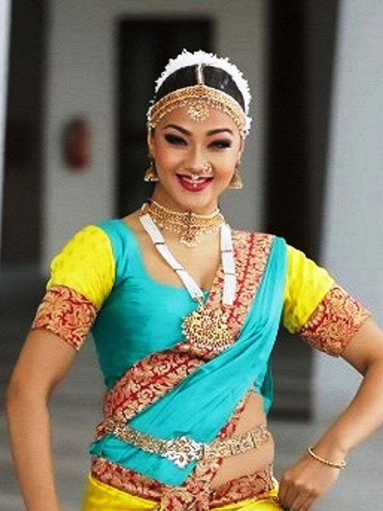 नम्रता मल्ला का ट्रेडिशनल लुक वायरल, साड़ी में किया डांस