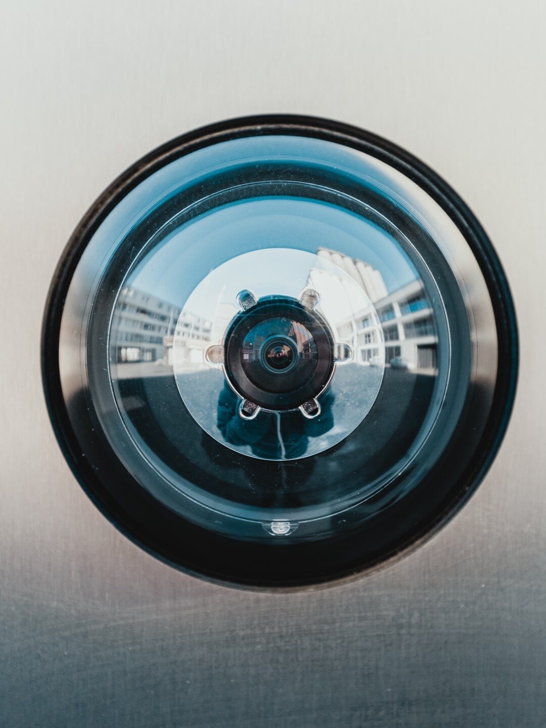 आसपास तो नहीं लगा Spy Camera? यूं चल जाएगा पता Spy camera detect how