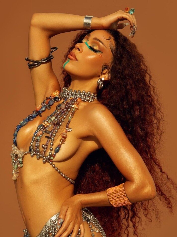 रैपर Doja Cat के बोल्ड लुक्स देखकर उड़ेंगे आपके होश