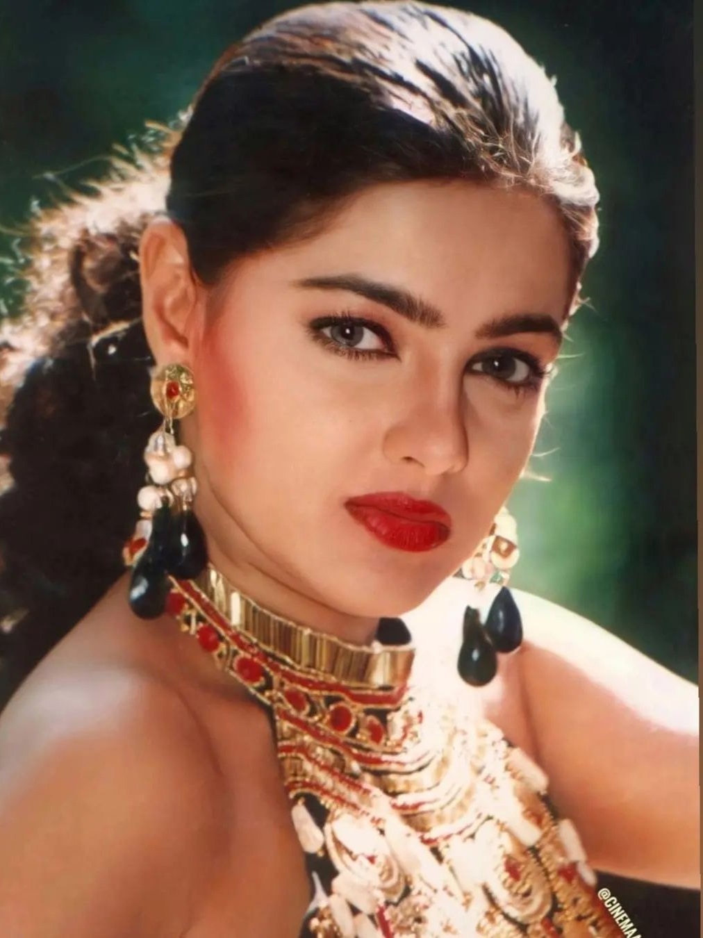 कहां हैं ममता कुलकर्णी? अब दिखती हैं ऐसी