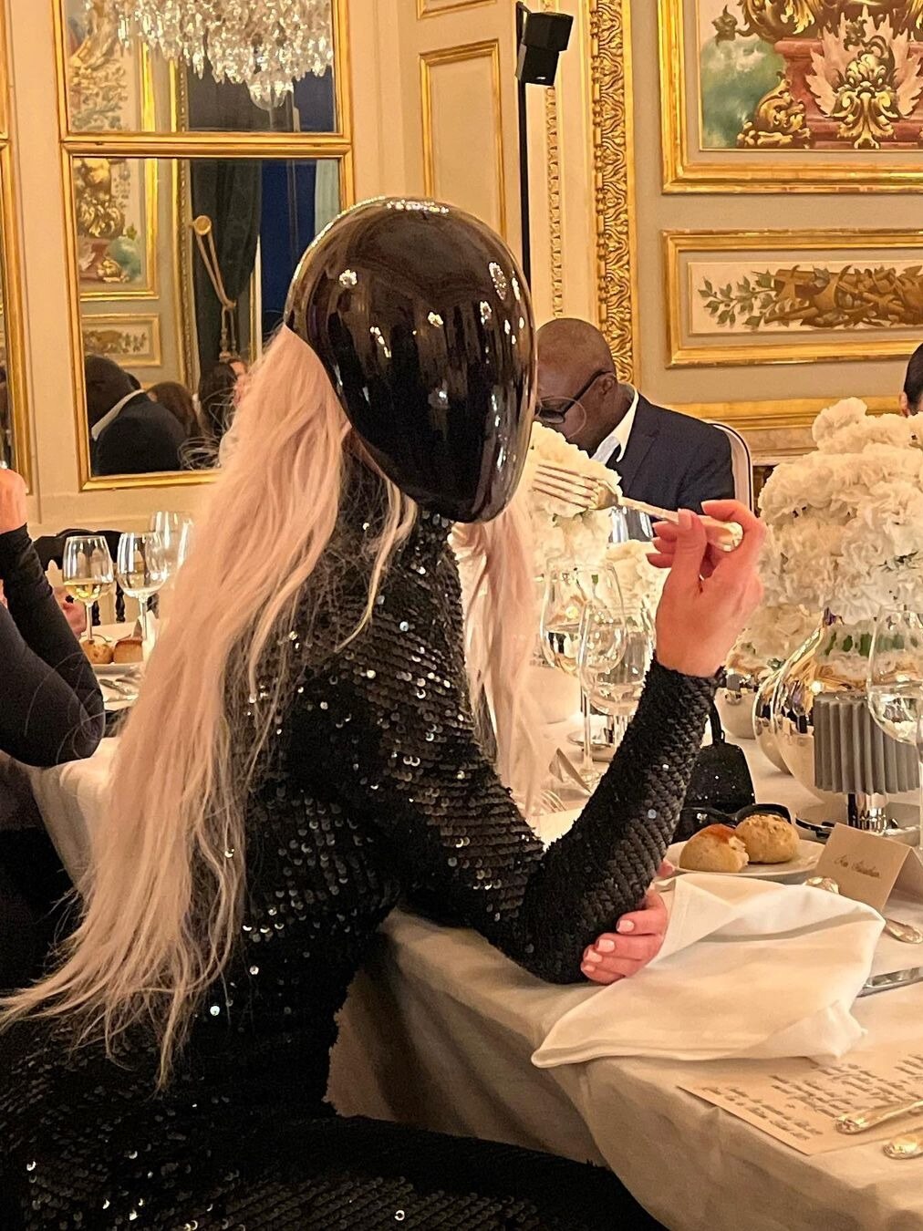 क्यों एक्ट्रेस को छिपाना पड़ा चेहरा?