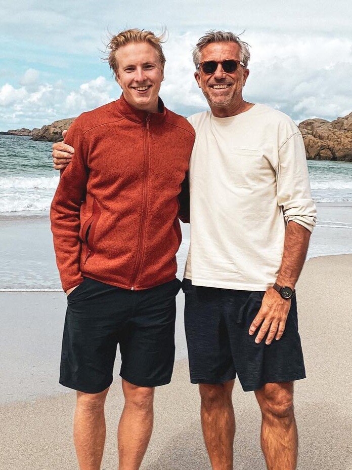 19 साल के लड़के को 56 साल के पुरुष से हुआ प्यार! 19 year old boy fell