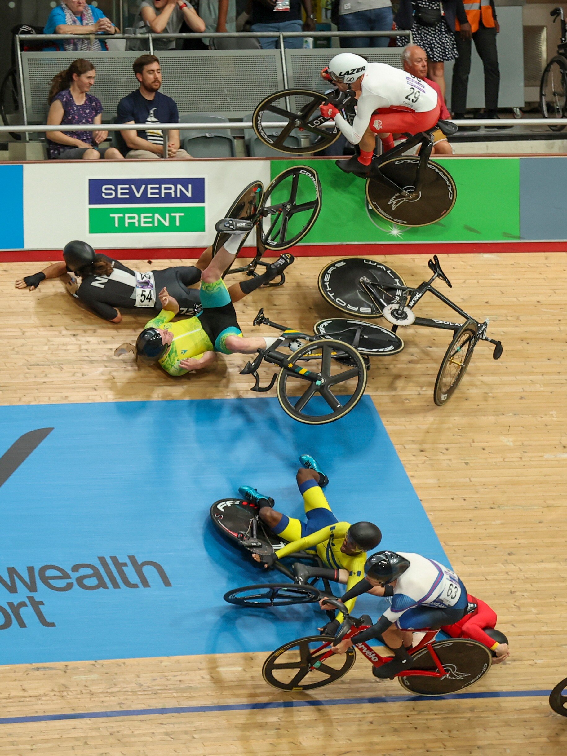Horrific cycling accident headlines CWG