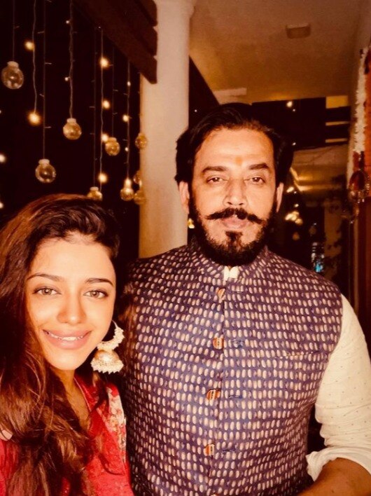 रवि किशन की गॉर्जियस बेटी रीवा से मिले आप?