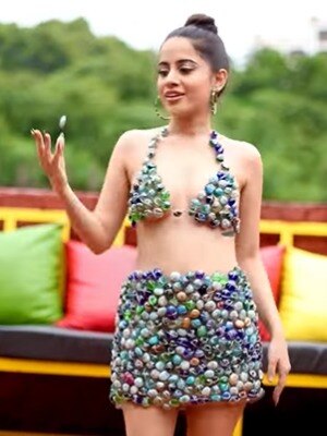 उर्फी का कमाल, पहनी पत्थरों से बनी बोल्ड ड्रेस