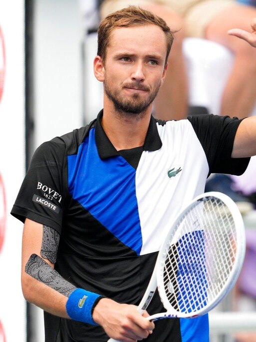 Head 2 Head Medvedev vs Tsitsipas