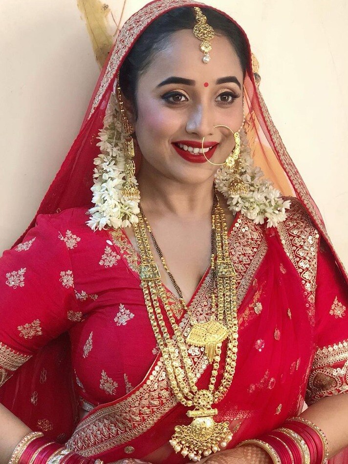 लाल जोड़े में रानी चटर्जी, फैन्स ने पूछा- शादी हो गई?