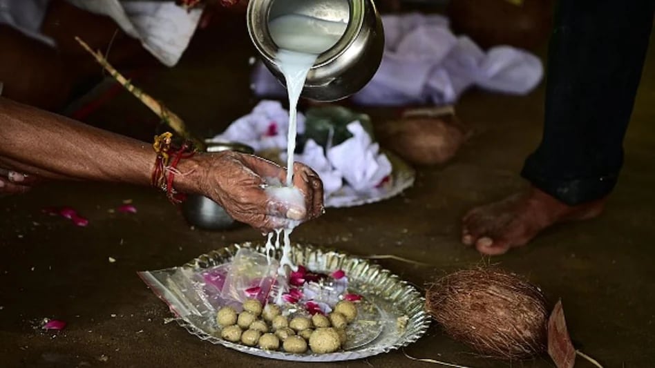 पितृ पक्ष में भूलकर भी ना करें ये 5 गलतियां - Pitru paksha date 2022 avoid 5 mistakes rules tvis