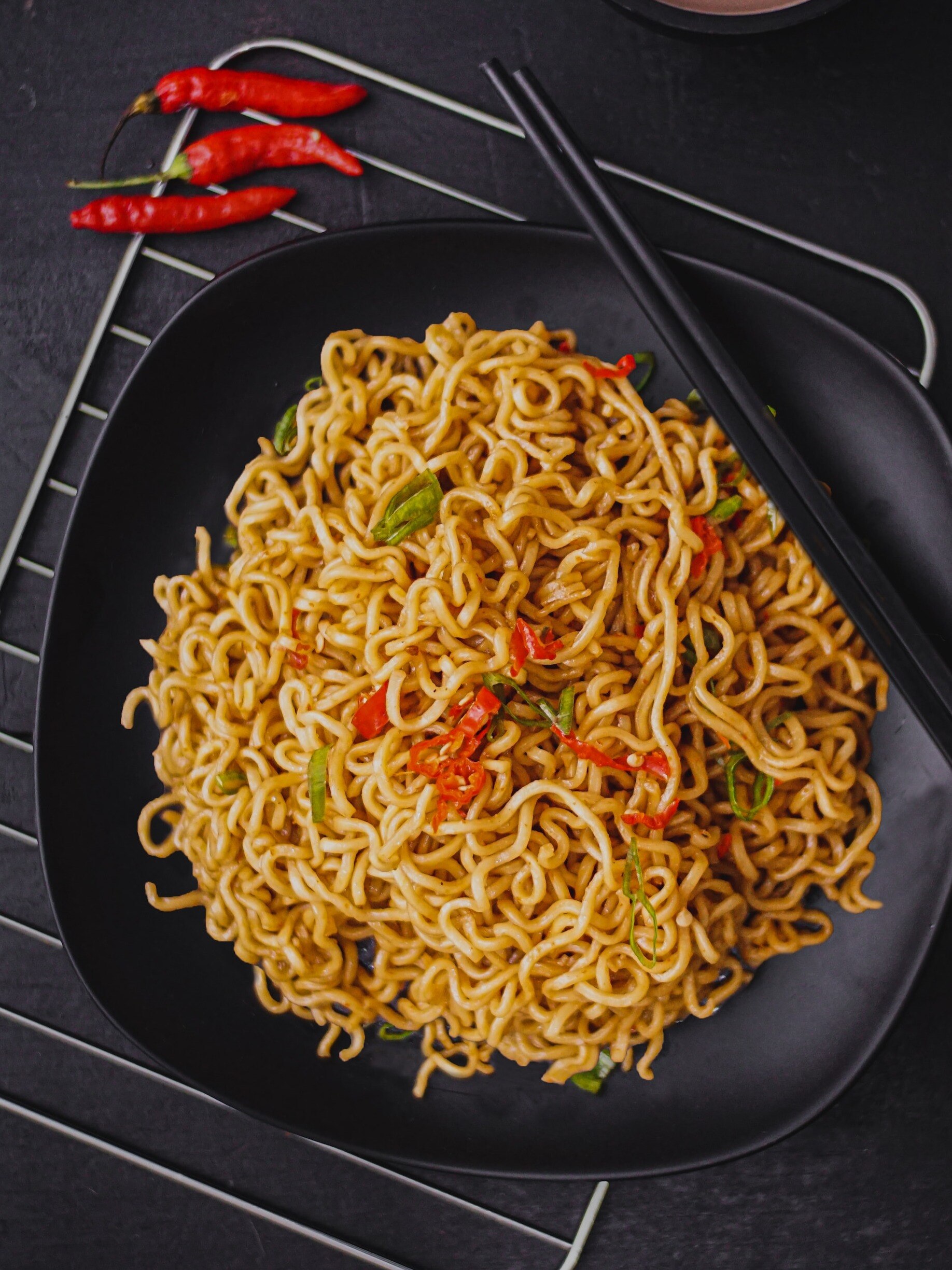 চাউমিন আসলে নিঃশব্দ 'বিষ', রোগের বাসা বাঁধে