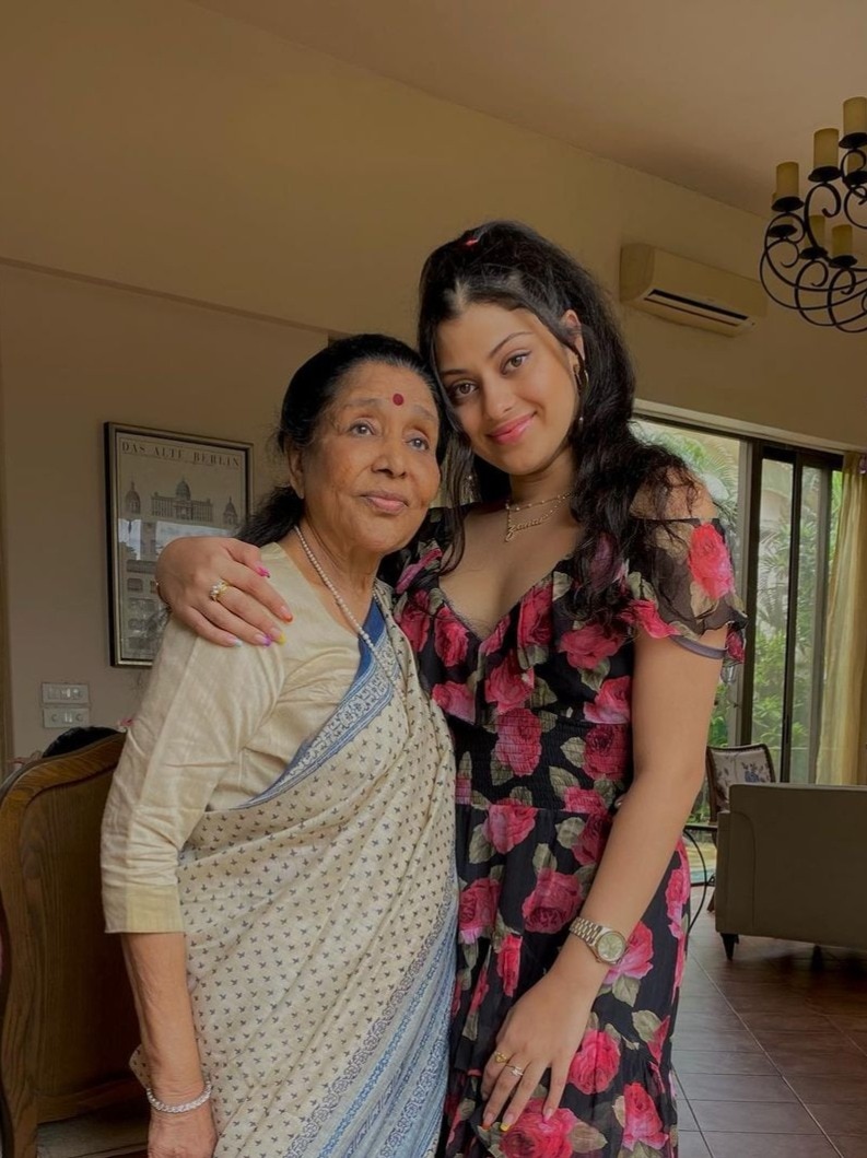 आशा भोसले की तरह गाती है पोती, सुनी आवाज?