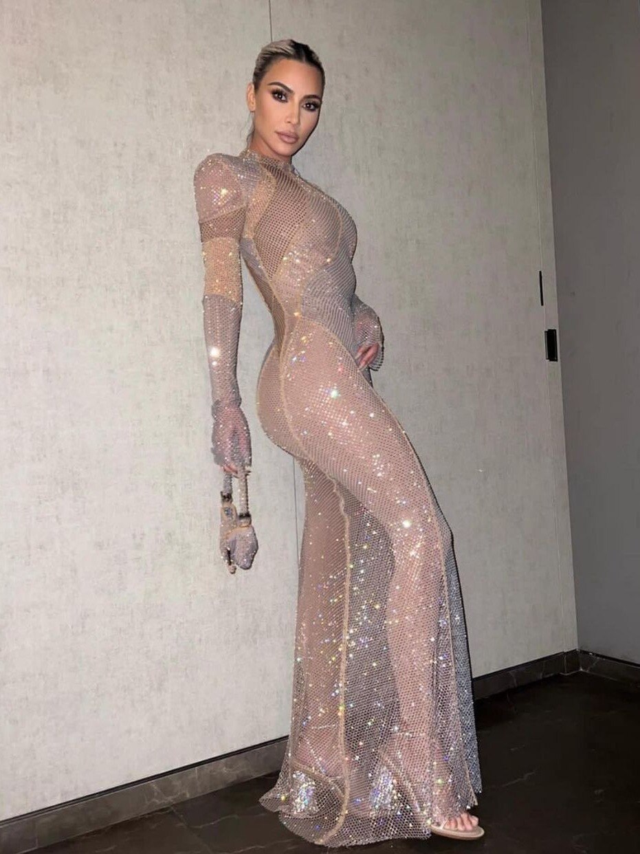 सी थ्रू ड्रेस में किम कर्दाशियां का किलर लुक