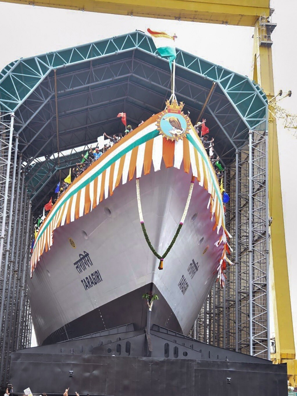 ब्रह्मोस-बराक मिसाइलों से लैस है तारागिरि वॉरशिप