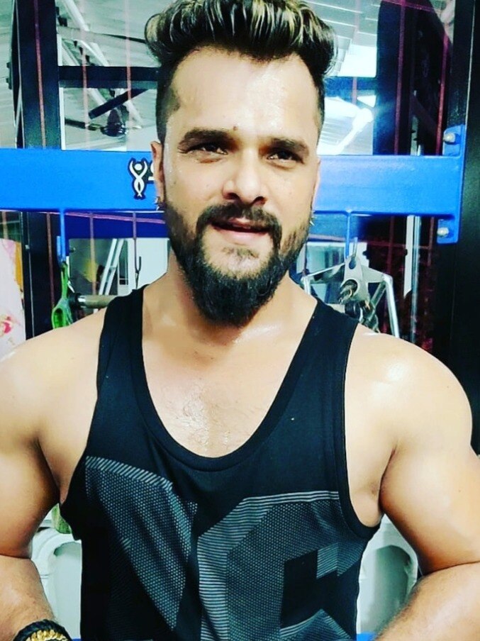 लिट्टी-चोखा बेचकर करते थे गुजारा, आज करोड़ों के मालिक हैं खेसारी