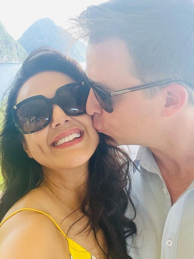 समंदर में पति संग प्रीति जिंटा का रोमांस