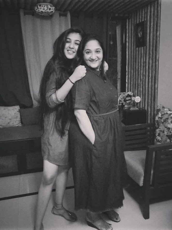 अनुपमा से 5 साल बड़ी हैं उनकी सास, देखें तस्वीरें