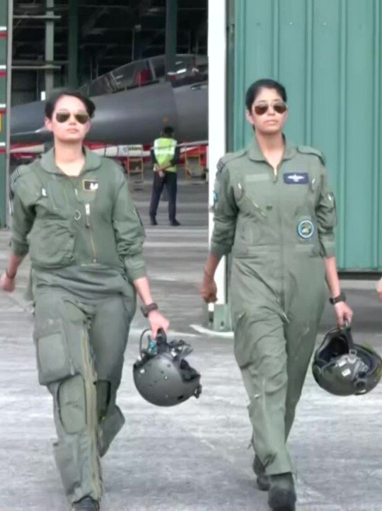 दुश्मनों को धूल चटाने को तैयार महिला पायलट्स