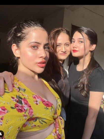 उर्फी जावेद की मां, देखने में लगती हैं 'बड़ी बहन'