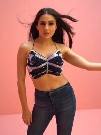 सारा ने बैकलेस टॉप-जीन्स पर पहनी साड़ी