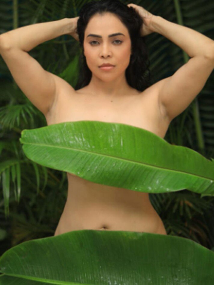 पत्ते से ढकी बॉडी, उर्फी को टक्कर दे रही एक्ट्रेस