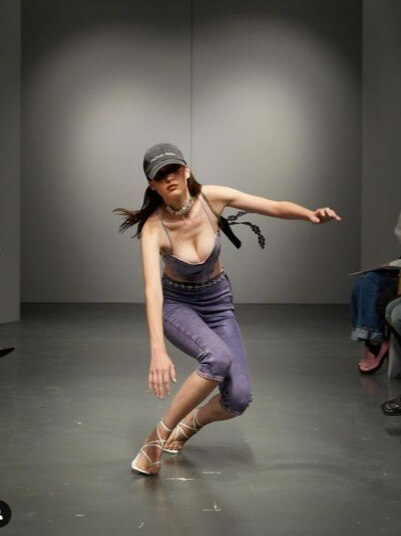 क्यों रैंप पर अचानक गिरने लगीं मॉडल्स?