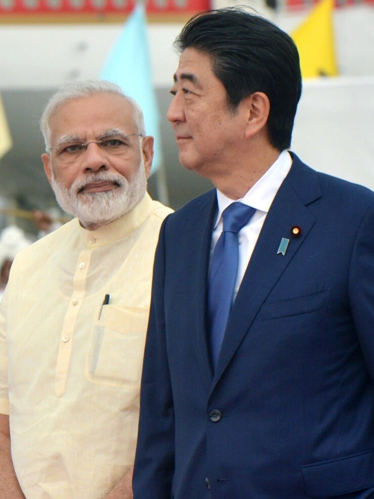 गंगा आरती से रोड शो तक, PM मोदी के पक्के दोस्त थे आबे