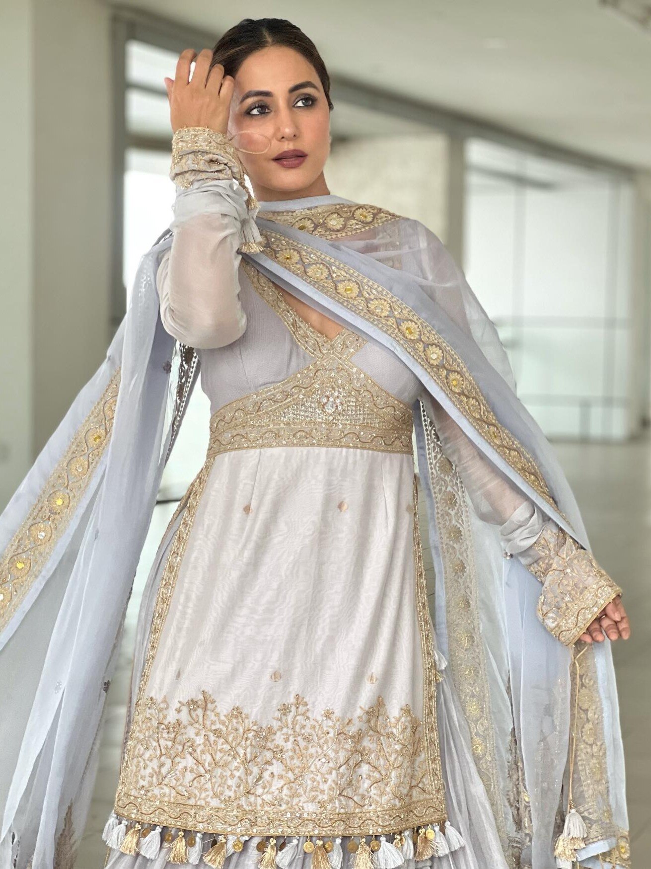 हिना खान का फेस्टिव लुक बना देगा दीवाना