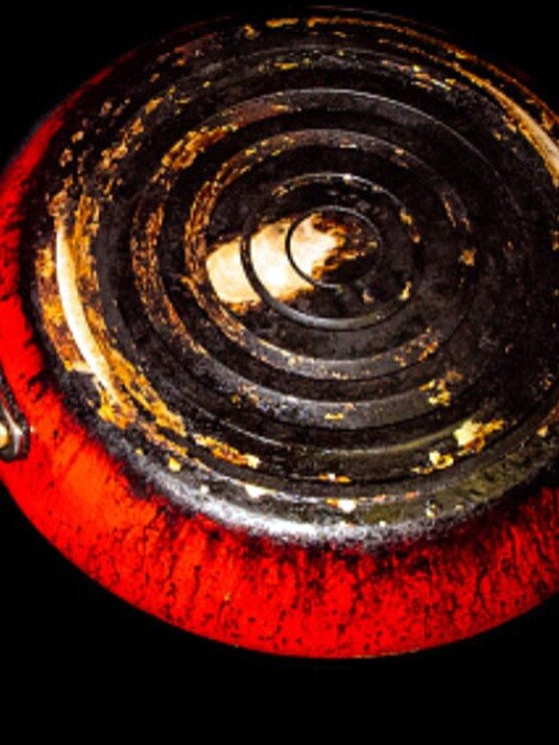 কড়াইয়ের জমে থাকা ময়লা পরিষ্কারের সহজ উপায়!