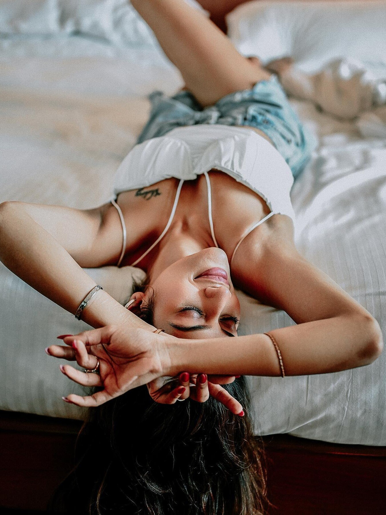 किलर हैं नुसरत जहां के बेडरूम फोटोज