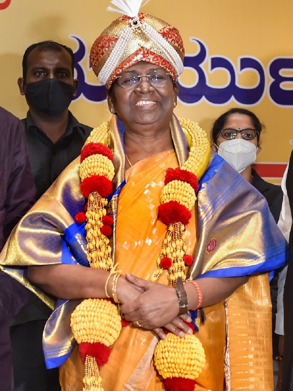 पति-बेटे खोकर भी नहीं डिगा हौसला, देखें मुर्मू का सफर