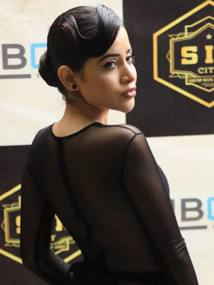 उर्फी की ड्रेस देखकर चकराए फैंस