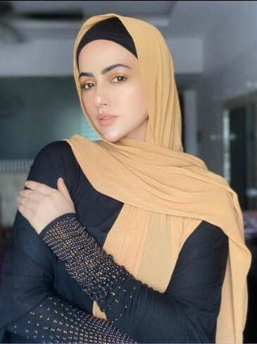 क्यों हिजाब पहनने लगीं सना खान?