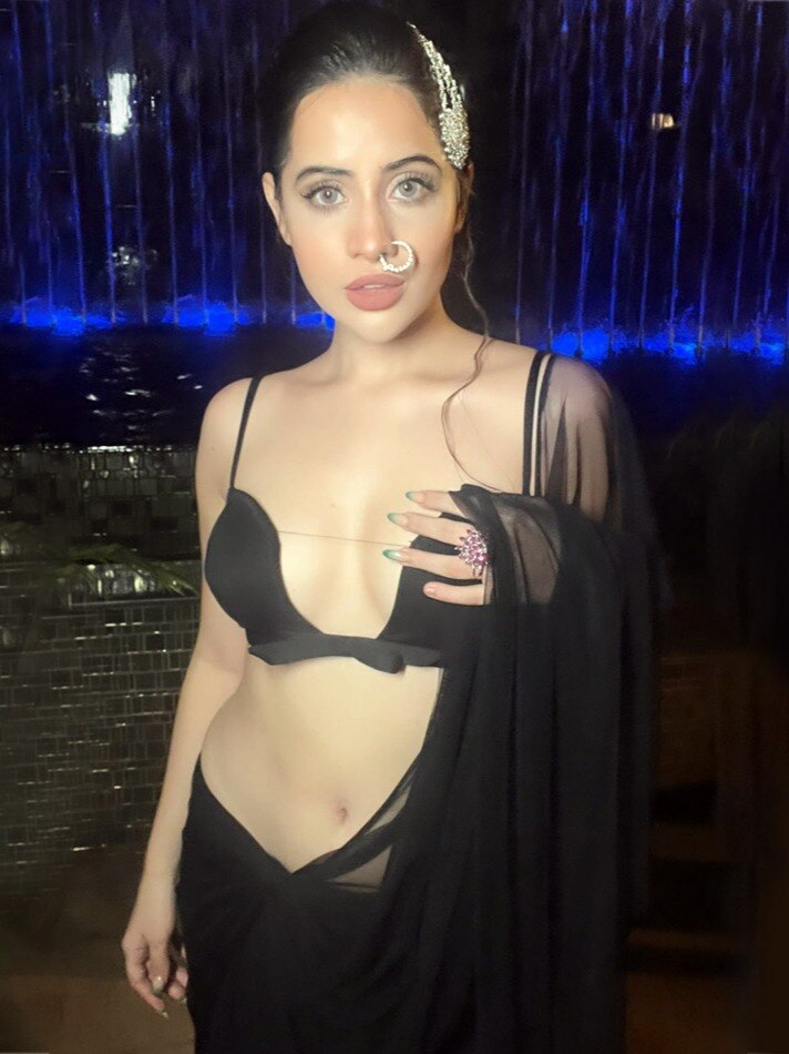 उर्फी जावेद ने पेटीकोट से बनाई स्कर्ट