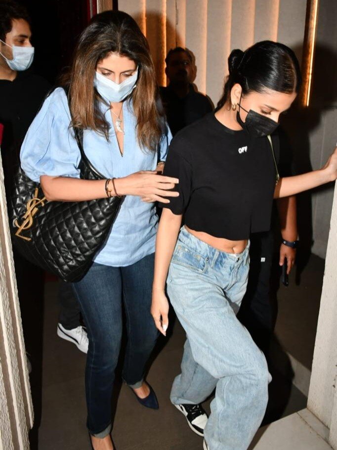 सुहाना को भीड़ से श्वेता बच्चन ने बचाया