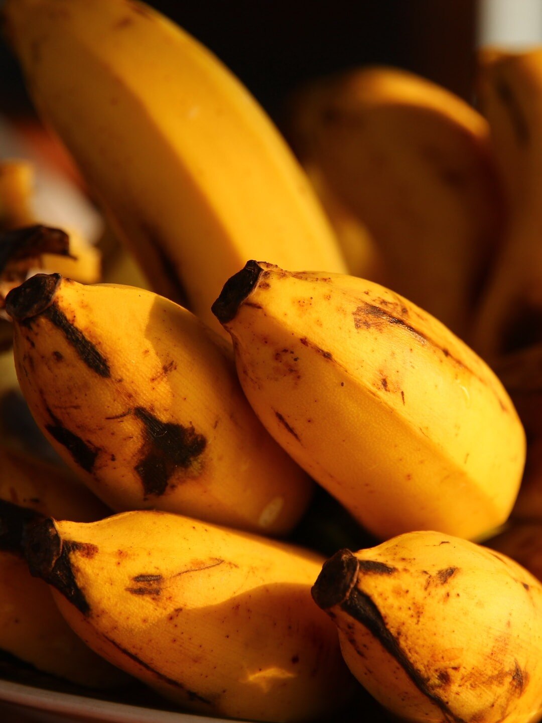 কলা ফ্রিজে রেখেও পচে যাচ্ছে? রইল তাজা রাখার টিপস