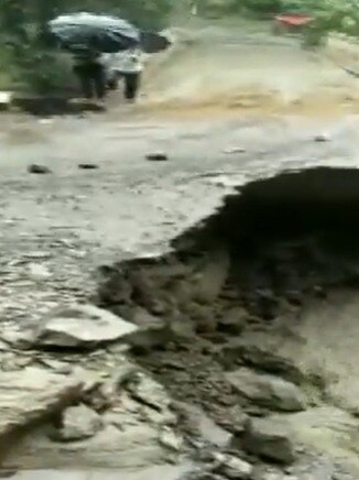 हिमाचल प्रदेश में फटा बादल, देखें Video 