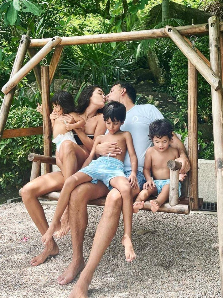 3 बच्चों, पति संग लीजा हेडेन का वेकेशन