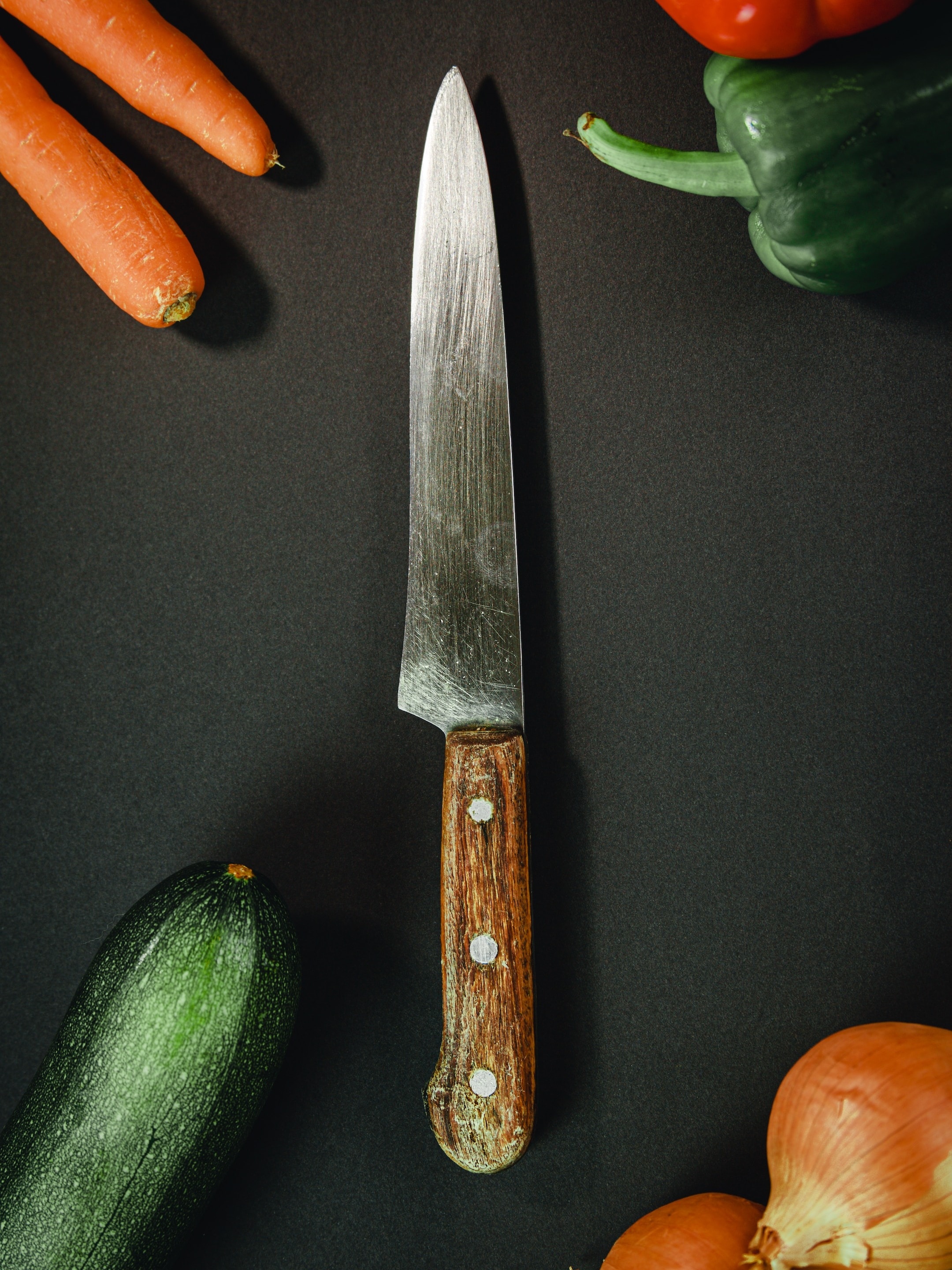 ছুরিতে ধার কমেছে? ঘরোয়া উপায়ে মুশকিল-আসান