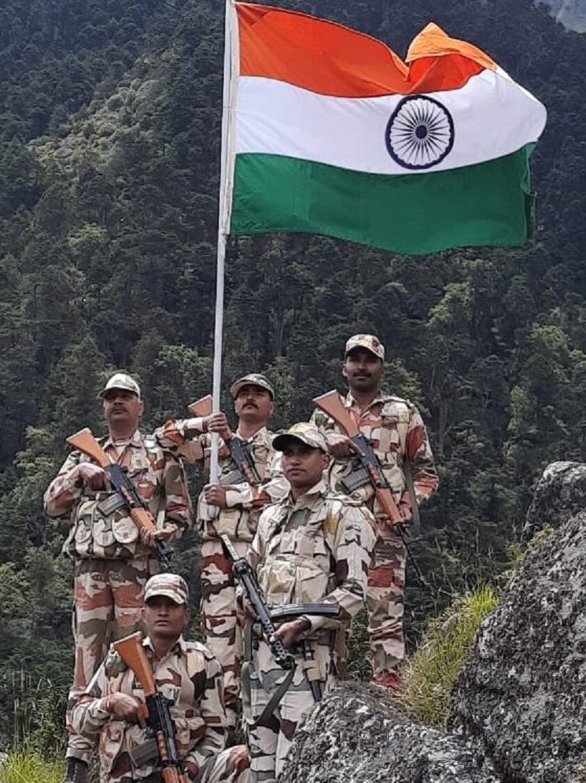 18 हजार फीट की ऊंचाई पर आजादी का जश्न, देखें वीडियो