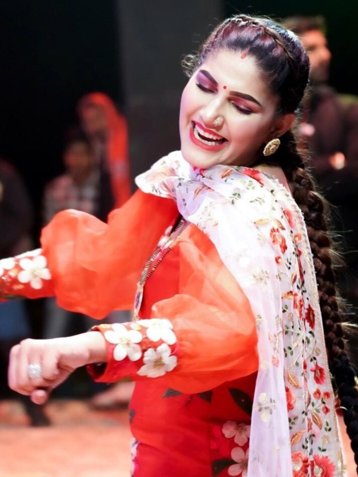 क्यों सूट पहनकर सपना करती हैं डांस? 