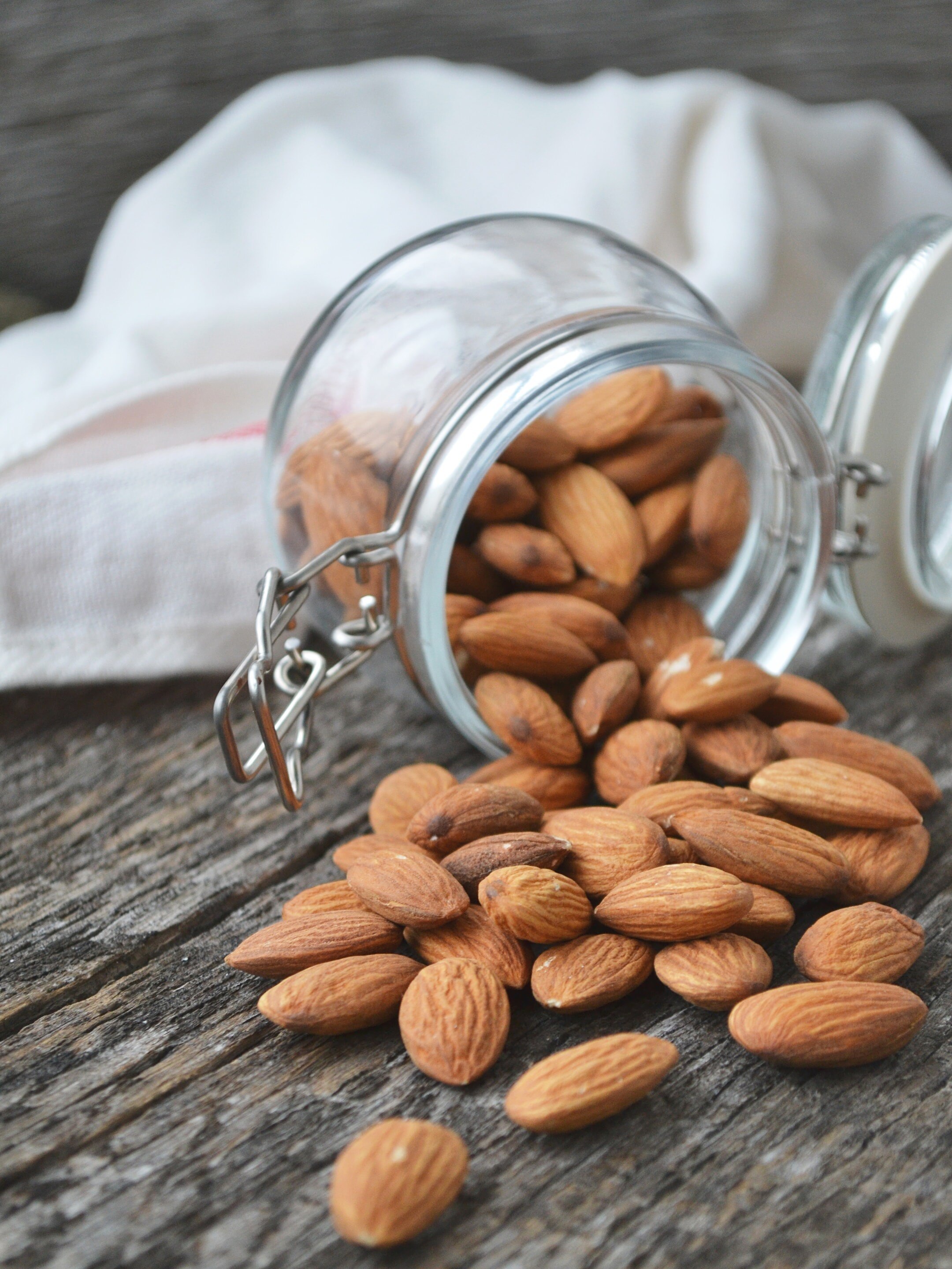 খোসা না ছাড়িয়ে আলমন্ড খাওয়া খারাপ না ভালো?