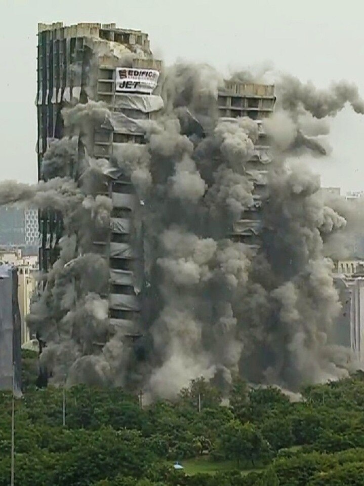 3700 KG बारूद का धमाका, ऐसे ध्वस्त हुए ट्विन टावर