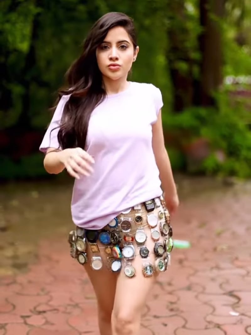 उर्फी ने घड़ियों से बनाई ऐसी ड्रेस, देखकर होंगे हैरान