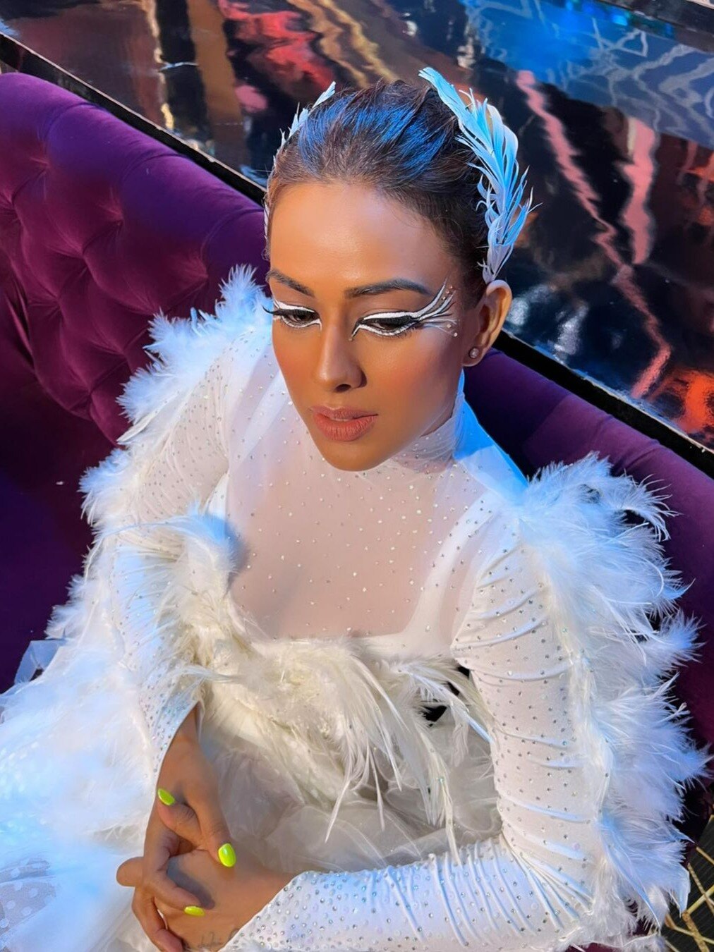 एक्ट्रेस की पंखों वाली अतरंगी ड्रेस, उर्फी को छोड़ा पीछे?