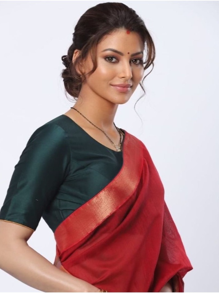 उर्वशी रौतेला ने लगाया बिंदी-सिंदूर, मांगा पिया का साथ