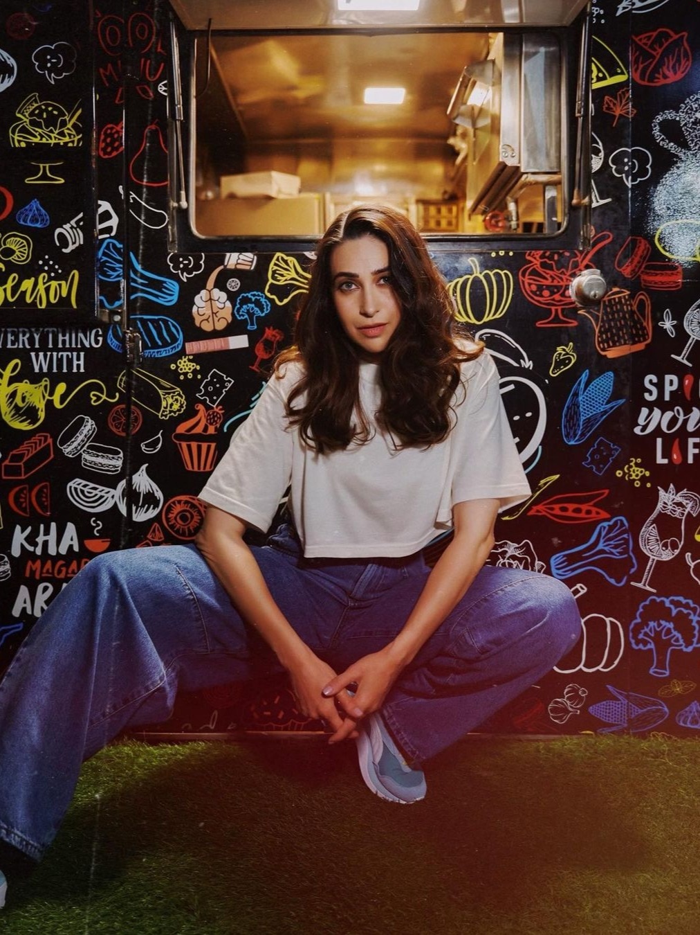 48 की उम्र में करिश्मा का टशन, उम्र महज एक नंबर