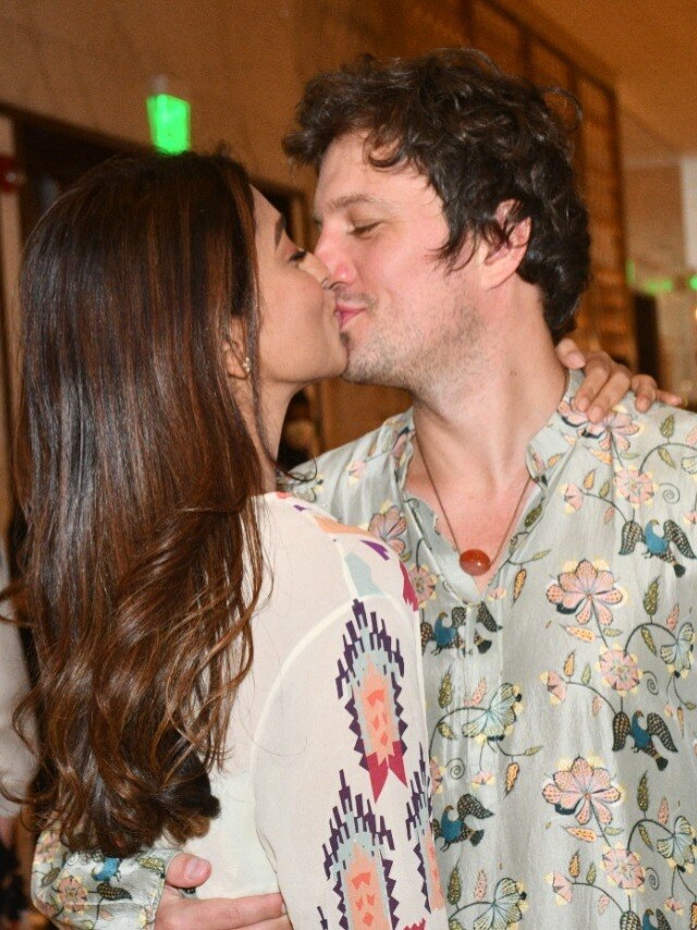 'दृश्यम' फेम श्रिया सरन का पति संग लिपलॉक