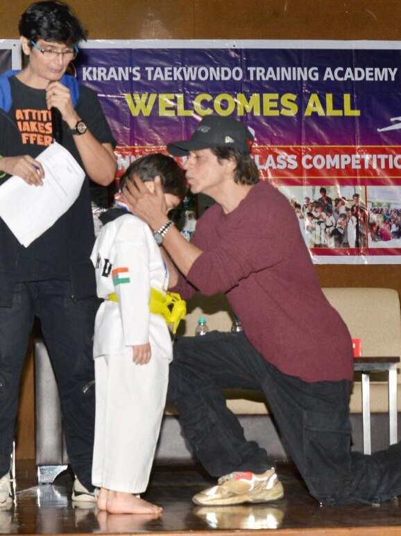 अबराम ने जीता गोल्ड मेडल, शाहरुख ने लुटाया प्यार